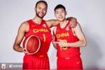李凯尔晒和小崔合照：祝大家新的一年事业兴旺/身体健康/心想事成